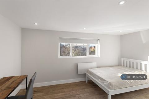 undefined, Old Charlton Road, Shepperton, TW17