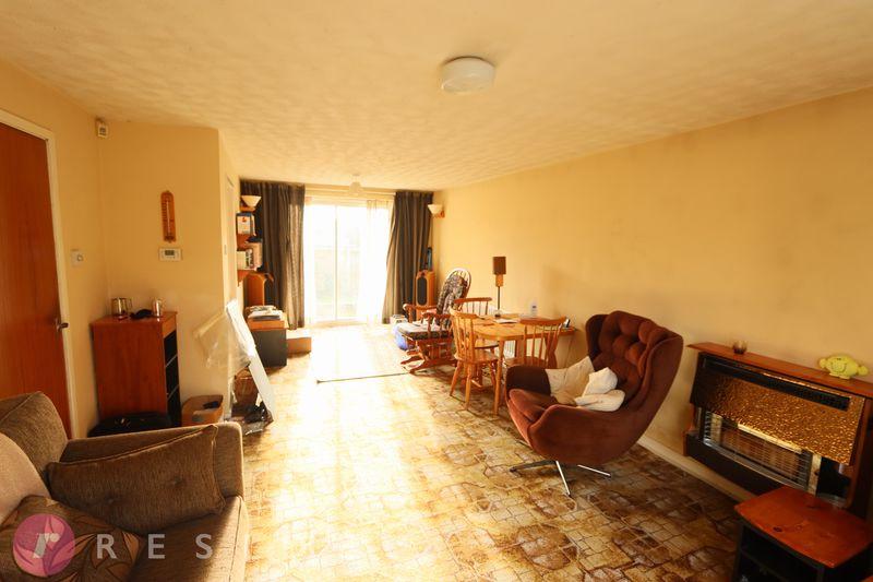 Lounge / Dining Area