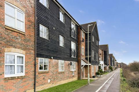 Riverbank Way, Ashford