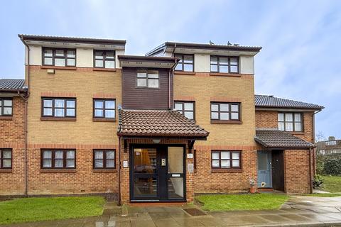 2 bedroom flat for sale, Conifer Way, North Wembley