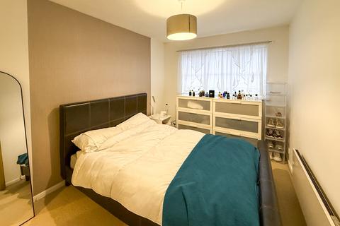 2 bedroom flat for sale, Conifer Way, North Wembley