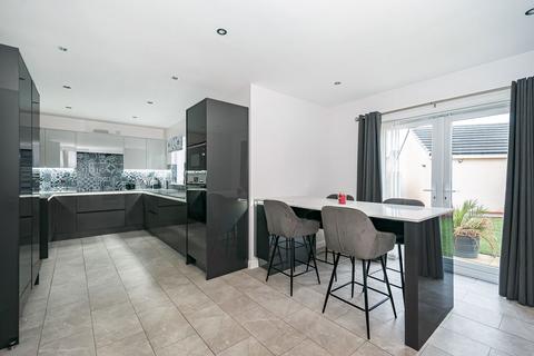 5 bedroom detached house for sale, Runnymede Avenue, Hull HU7