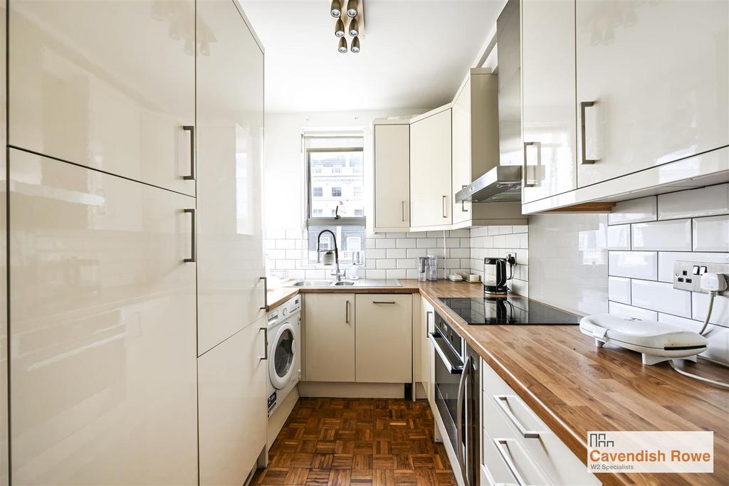 Kitchen (Heron Court).jpg