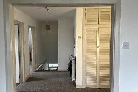 undefined, Hutton Grove, London N12