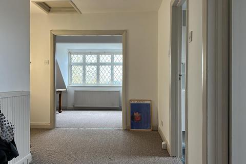 undefined, Hutton Grove, London N12