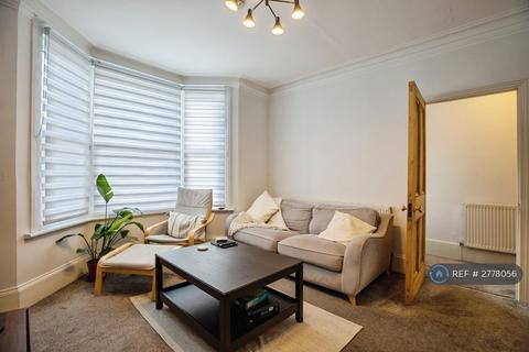 2 bedroom flat to rent, Manor Lane, London, SE12