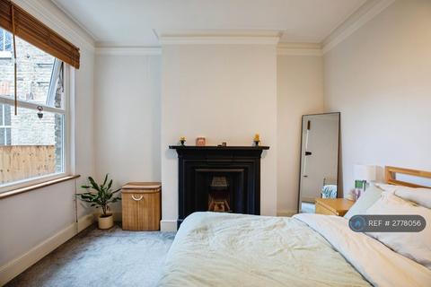 2 bedroom flat to rent, Manor Lane, London, SE12