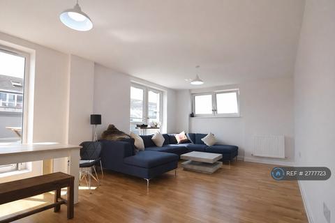 2 bedroom flat to rent, Kew Apartments, West Drayton, UB7