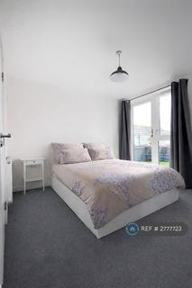2 bedroom flat to rent, Kew Apartments, West Drayton, UB7