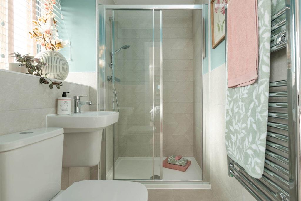 En-suite in bedroom 1 of the Aynesdale