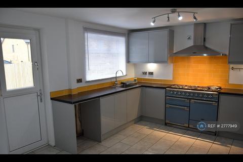 3 bedroom terraced house to rent, Greig Walk, Corby, NN18