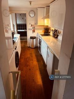 2 bedroom end of terrace house to rent, Station Road, Rainham, ME8