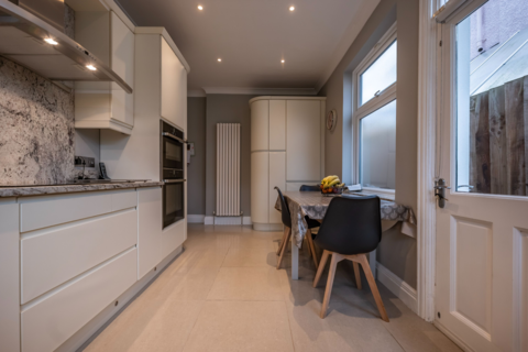 4 bedroom semi-detached house for sale, Park Grove, Bromley BR1