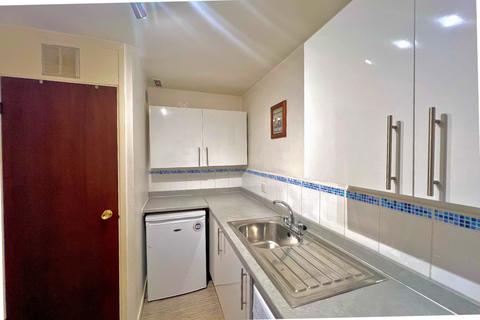 2 bedroom apartment for sale, Oakdene Vale, Leeds LS17