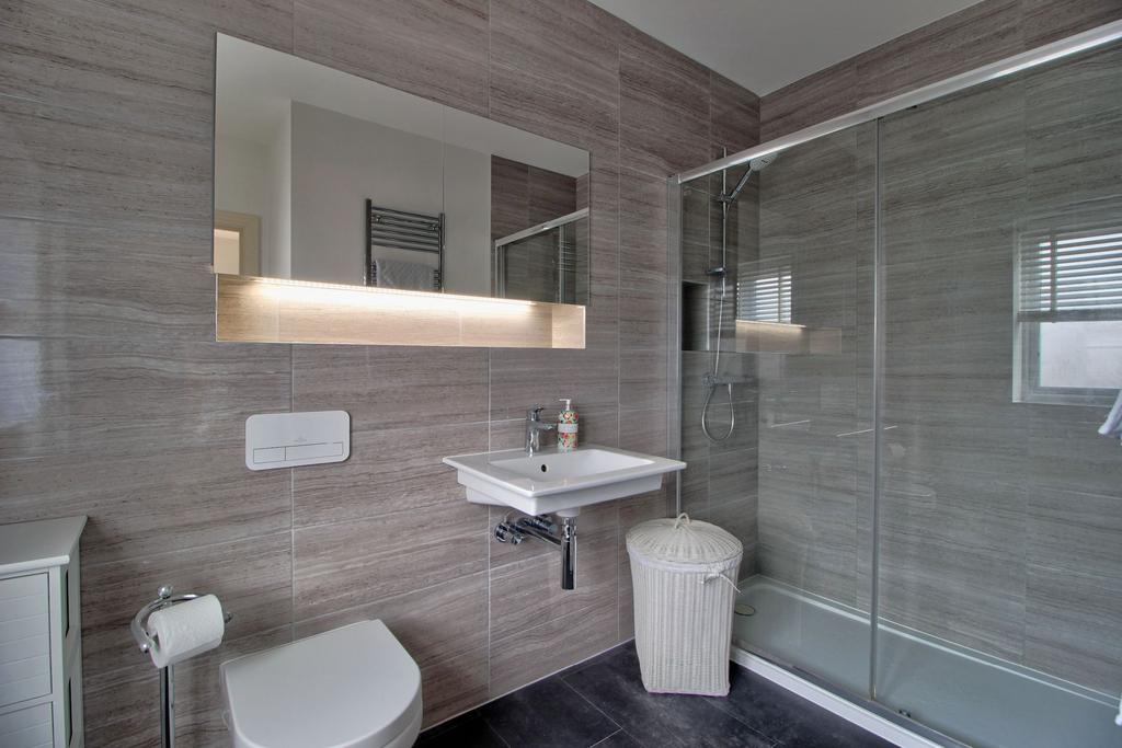 En-suite with Villeroy Boch fittings
