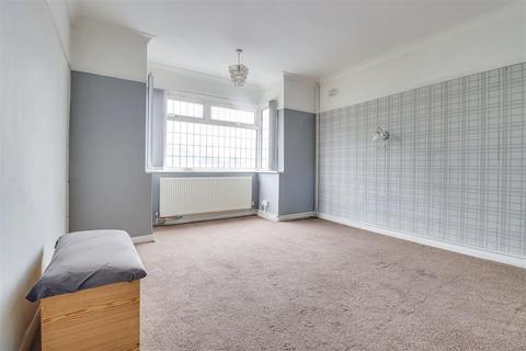 2 bedroom semi-detached bungalow for sale, Prince Avenue, Westcliff-On-Sea SS0