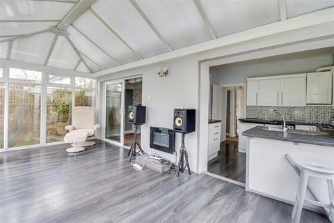 2 bedroom semi-detached bungalow for sale, Prince Avenue, Westcliff-On-Sea SS0