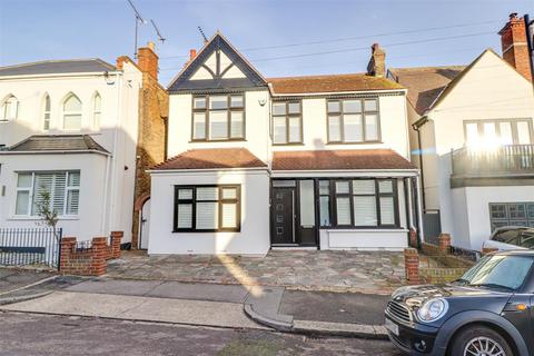 Cliff Road, Leigh-on-Sea SS9