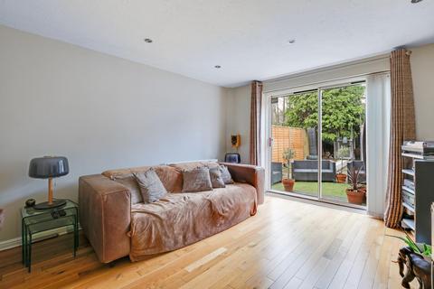 undefined, Sandown Court, Dartmouth Road, London