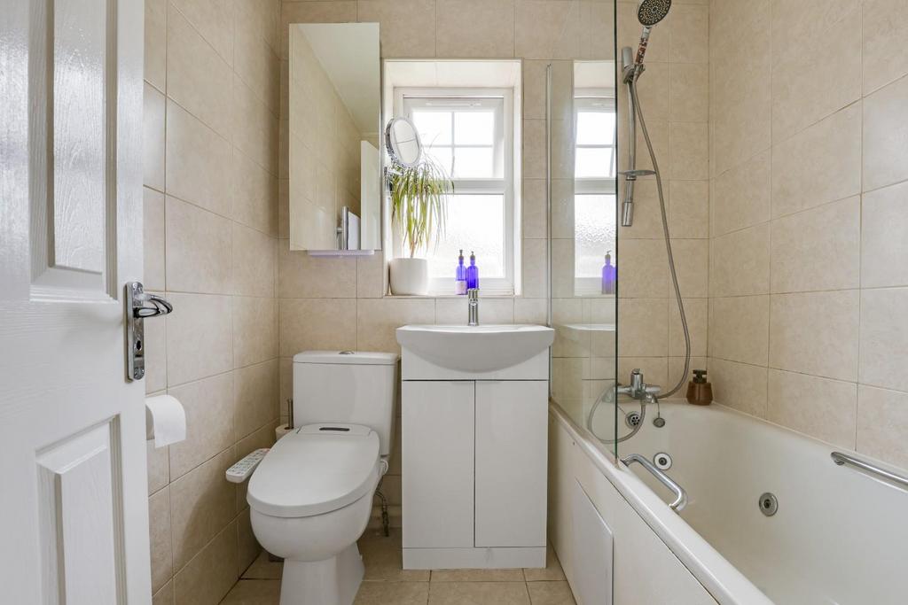 04-31ae JHProp World - 14 Sandown Close - 34.jpg