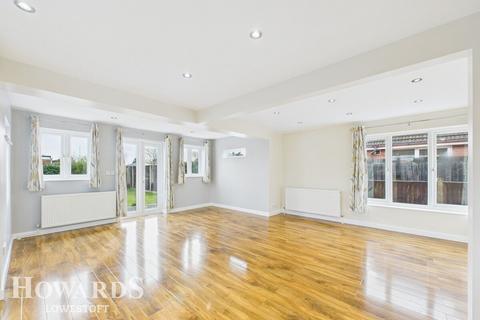 undefined, Clover Way, Gunton