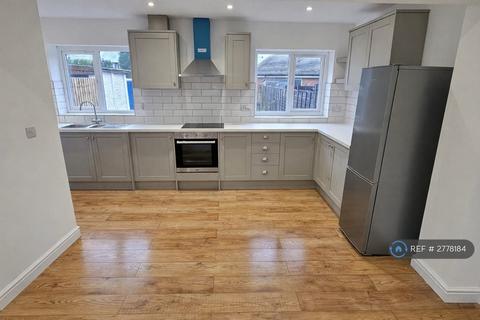 3 bedroom end of terrace house to rent, South Road, Stourbridge, DY8