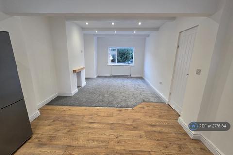 3 bedroom end of terrace house to rent, South Road, Stourbridge, DY8