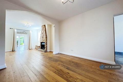 3 bedroom bungalow to rent, Tachbrook Road, Leamington Spa, CV31