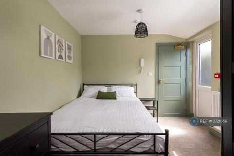 1 bedroom in a house share to rent, College Avenue, Gillingham, ME7