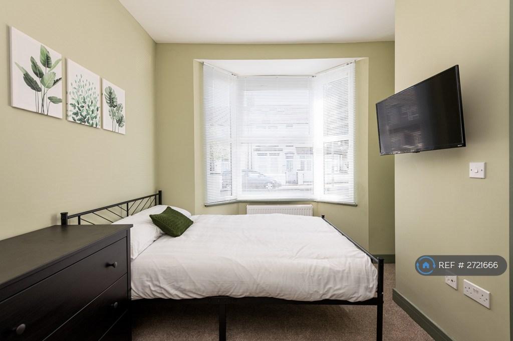 £775 Pcm