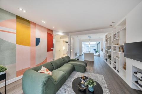4 bedroom semi-detached house for sale, Crooked Usage,  Finchley,  N3