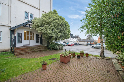 2 bedroom flat for sale, Tudor Court, NW2