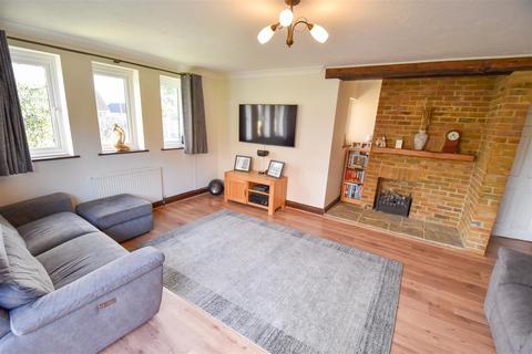 3 bedroom detached house for sale, Peartree Lane, Doddinghurst, Brentwood