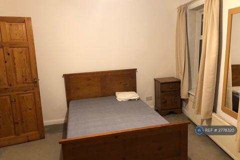 1 bedroom in a house share to rent, Waverley Road, London, SE18
