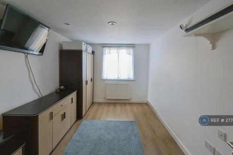 2 bedroom flat to rent, Datchet House, Hounslow, TW4