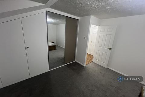 1 bedroom flat to rent, Chequers Close, London, NW9