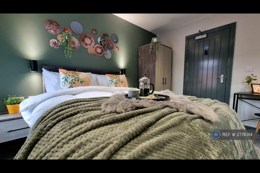 Room5 8