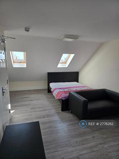 Studio to rent, Wycombe Road, Ilford, IG2