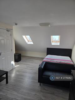 Studio to rent, Wycombe Road, Ilford, IG2
