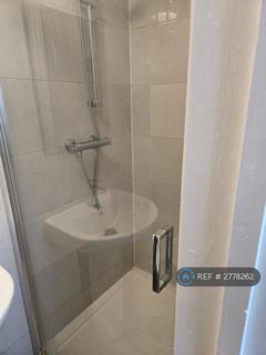 Studio to rent, Wycombe Road, Ilford, IG2