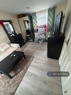 Studio to rent, Wycombe Road, Ilford, IG2