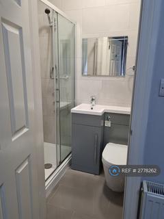Studio to rent, Wycombe Road, Ilford, IG2