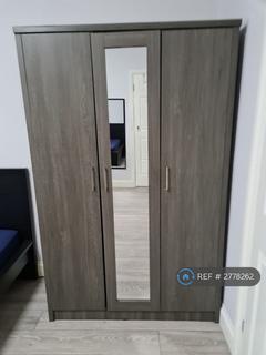 Studio to rent, Wycombe Road, Ilford, IG2