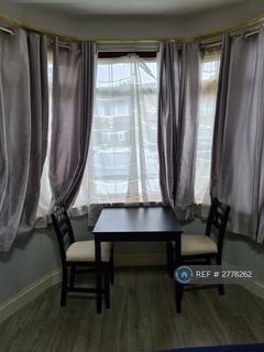 Studio to rent, Wycombe Road, Ilford, IG2