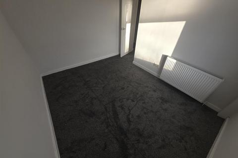 2 bedroom end of terrace house to rent, Craven Street, Ashton-Under-Lyne OL6