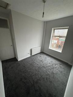 2 bedroom end of terrace house to rent, Craven Street, Ashton-Under-Lyne OL6