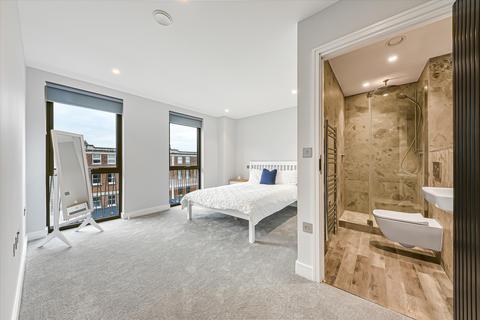 3 bedroom flat to rent, Kentish Town Road, London, NW1
