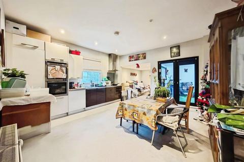 2 bedroom apartment for sale, Peach Street, Wokingham
