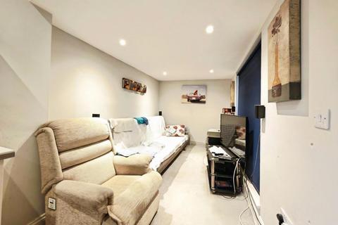 2 bedroom apartment for sale, Peach Street, Wokingham