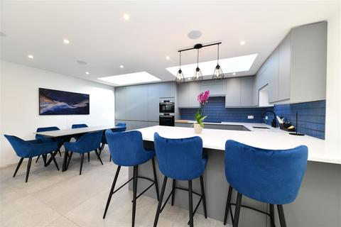 3 bedroom end of terrace house for sale, Shephall View, Stevenage